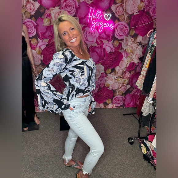 Tops - ❤️LIVE SHOW FLYER